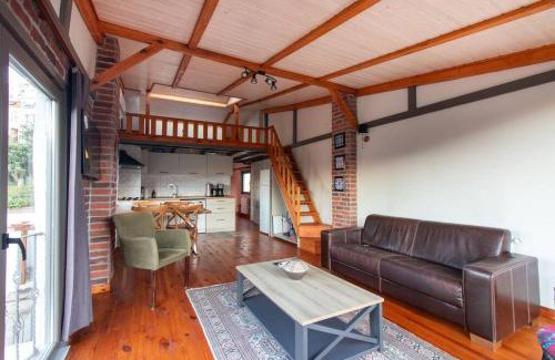 Uskudar Apartment | Kuzguncuk Retreat W Stunning Views and Local Charm