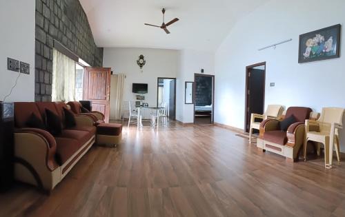Yercaud Hotel | KV Hill House