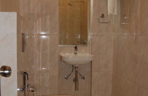 Chomu Hotel | KV Hotel & Restaurant