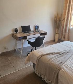 De Deur House | Kwa Mimi Guesthouse