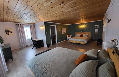 Pohenegamook Hotel | KWE Café & Auberge