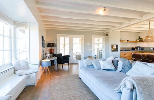 Ballum Villa | Kwikstaart a large villa with sauna and unobstructed dune view to the sea.