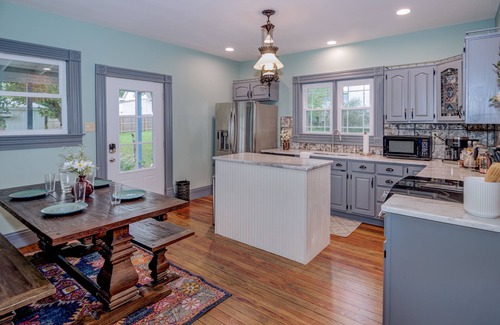 Shelbyville Cottage | KY Bourbon Trail Home, King Bed, FirePit, Near Louisville