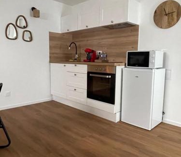 Dinsheim Apartment | KY Room