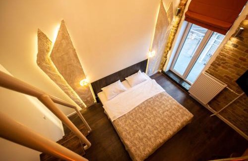 Afanasivsʹkyy Yar Apartment | Kyiv Art Apartments near Golden Gate