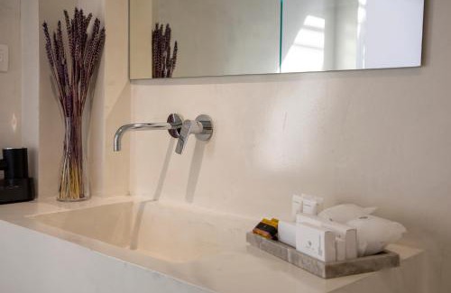 Aegina Town Apartment | Kyma Aegina Suites