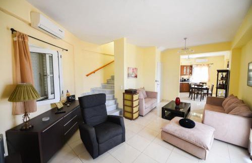 Kiparissia Villa | Kyparissia Coastal Getaway with Seaviews
