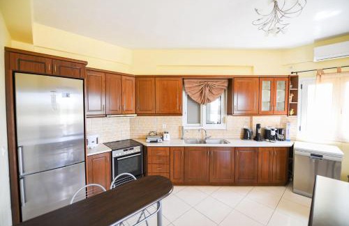 Kiparissia Villa | Kyparissia Coastal Getaway with Seaviews