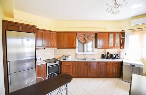 Kiparissia House | Kyparissia Coastal Getaway with Seaviews