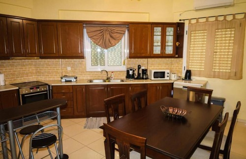 Kiparissia House | Kyparissia Coastal Getaway with Seaviews