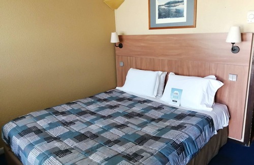 Les Ponts-de-Ce Hotel | Kyriad Angers Pont De Ce