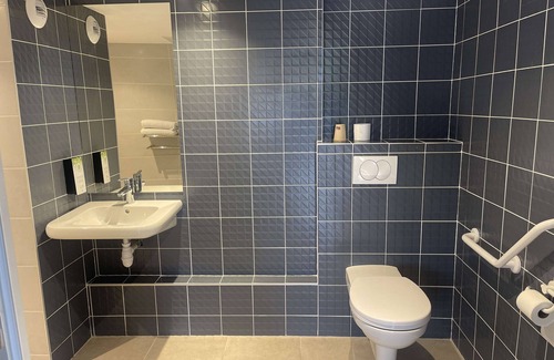 Saint-Jean-de-Vedas Hotel | Kyriad Direct Montpellier St Jean de Vedas – La Peyrière