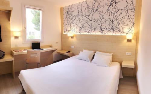 Rivesaltes Hotel | Kyriad Direct Perpignan Nord - Aéroport