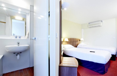 Saint-Genis-Pouilly Hotel | Kyriad Geneve - Saint-Genis-Pouilly