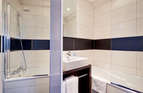Secteur 3 Hotel | Kyriad Grenoble Centre