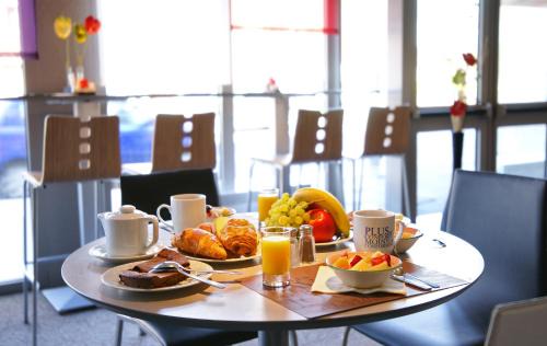 Le Bourget Hotel | Kyriad Le Bourget Centre- Parc Des Expositions