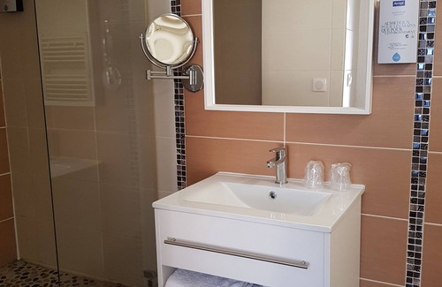 Chesnes Hotel | Kyriad Lyon Est – Saint Quentin Fallavier