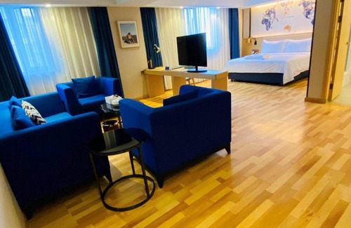 Longhu Qu Hotel | Kyriad Marvelous Hotel Shantou Railway Station