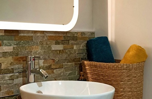 Saint-Jean-Saint-Germain Apartment | L'Écrin - Near ZOOPARC Beauval