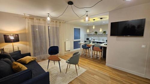 Aubervilliers Apartment | L'Écrin Bleu