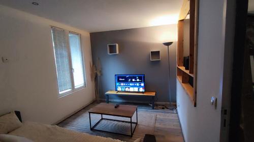 Montbrison Apartment | L éphémère escale
