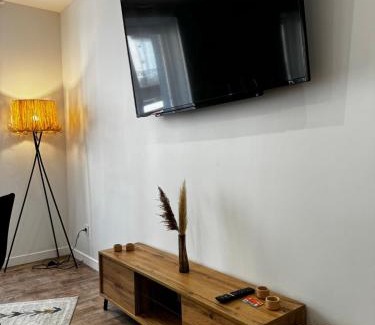 Sablon - Trudaine Apartment | L 'Épicentre