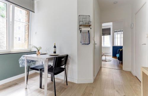 Mouzon Apartment | L'Étape de la Porte - Appt niché au cœur Mouzon