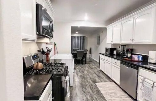Sun Valley House | L.A. Beauty: Inviting Home near Burbank/Hollywood