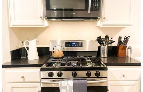 Sun Valley House | L.A. Beauty: Inviting Home near Burbank/Hollywood