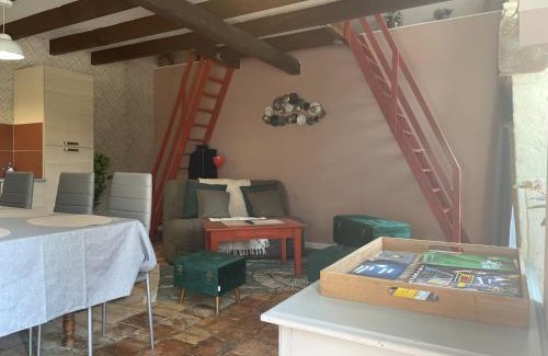 Beaumont Apartment | L'Abeille SAS le jardin de Messie