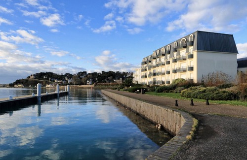 Barneville-Carteret Apartment | L'Abri du Repos - Appt vue sur le port