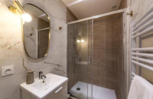 Republique - Tolstoi Apartment | L'absinthe AIL