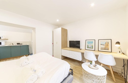 Saint-Serge Apartment | L'Acacia - Studio coquet proche centre