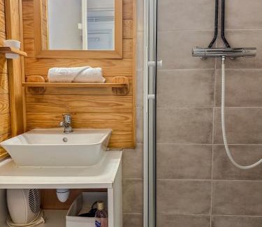 La Celle-sous-Gouzon Apartment | L'Allemond 3000 - Au pied de l'Alpes Huez - Vélo