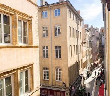 Old Lyon Apartment | L'Amanté Spa -Balnéo -Vieux Lyon