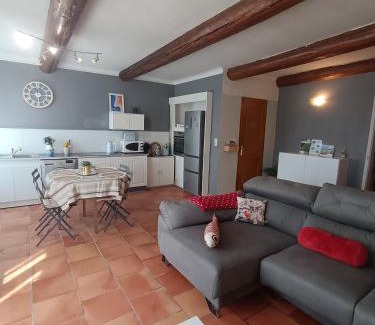 Saint-Chamas Apartment | L'ancre sur le port