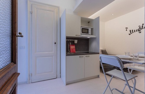 Roman Quarter Apartment | L'angolo di Piazza Castello by Wonderful Italy