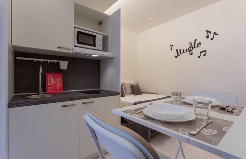 Roman Quarter Apartment | L'angolo di Piazza Castello by Wonderful Italy
