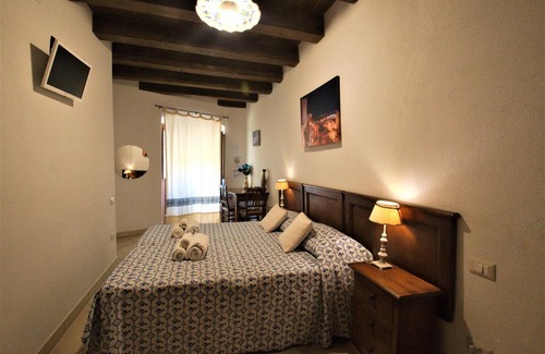 Historic Castle District Bed & Breakfast | L'Antica Torre Caralis Holiday