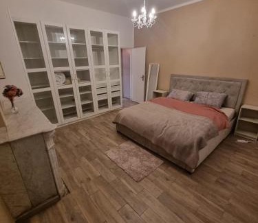 6th Arrondissement Apartment | L'Antre du Dragon