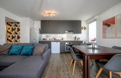 Toulouse South-East Apartment | L antre ensoleillee du Minotaure, Parking
