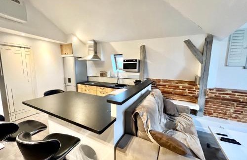 Belberaud Apartment | L'Antre vue - jacuzzi au château