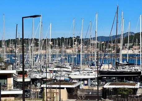 Saint-Mandrier-sur-Mer Apartment | L'apart'83 - T2 classé 5 étoiles - Belle vue sur la baie du Lazaret