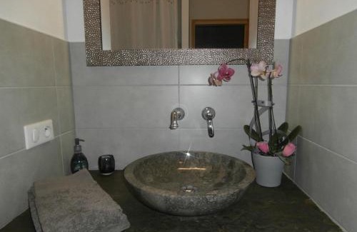 Saint-Thegonnec Loc-Eguiner Bed & Breakfast | L'Apothéis