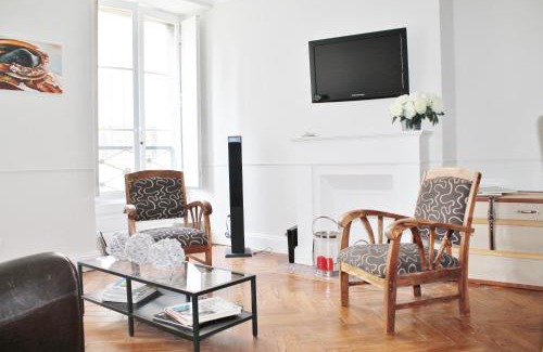 Hotel de Ville - Quinconces Apartment | L'Appart D'Oli et Tiane