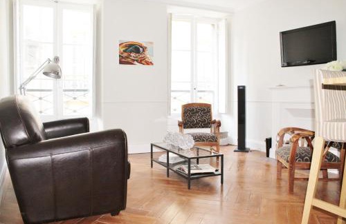 Hotel de Ville - Quinconces Apartment | L'Appart D'Oli et Tiane