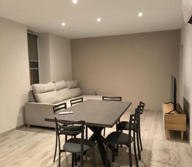 Dole Apartment | L'appart Le 1807