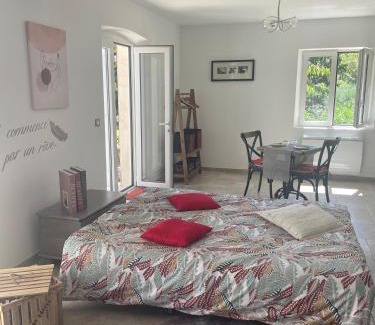 Paradou Bed & Breakfast | L'appart Thé - Charme discret au coeur des Alpilles