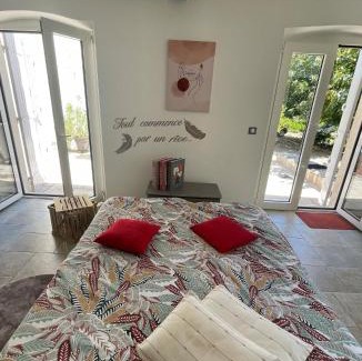 Paradou Bed & Breakfast | L'appart Thé - Charme discret au coeur des Alpilles