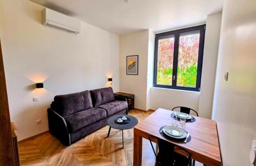 Epinac Apartment | L'appartement 1 by Vindihouses